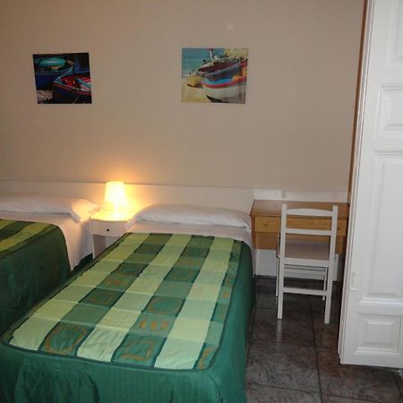 Hostal Alistana Madrid Esterno foto