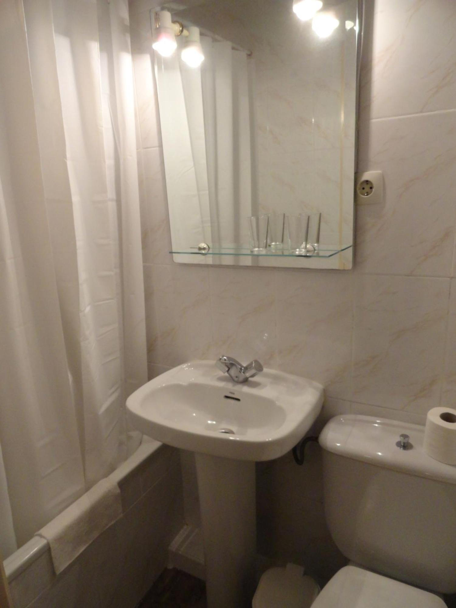 Hostal Alistana Madrid Esterno foto