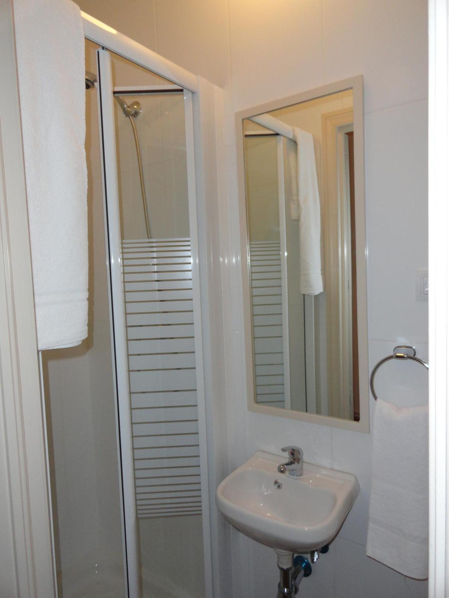 Hostal Alistana Madrid Esterno foto