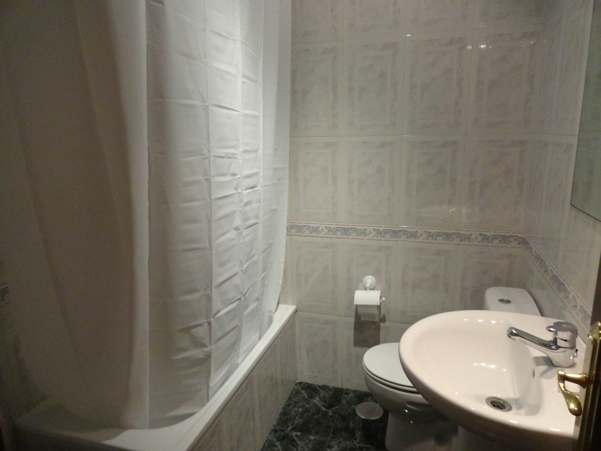 Hostal Alistana Madrid Esterno foto